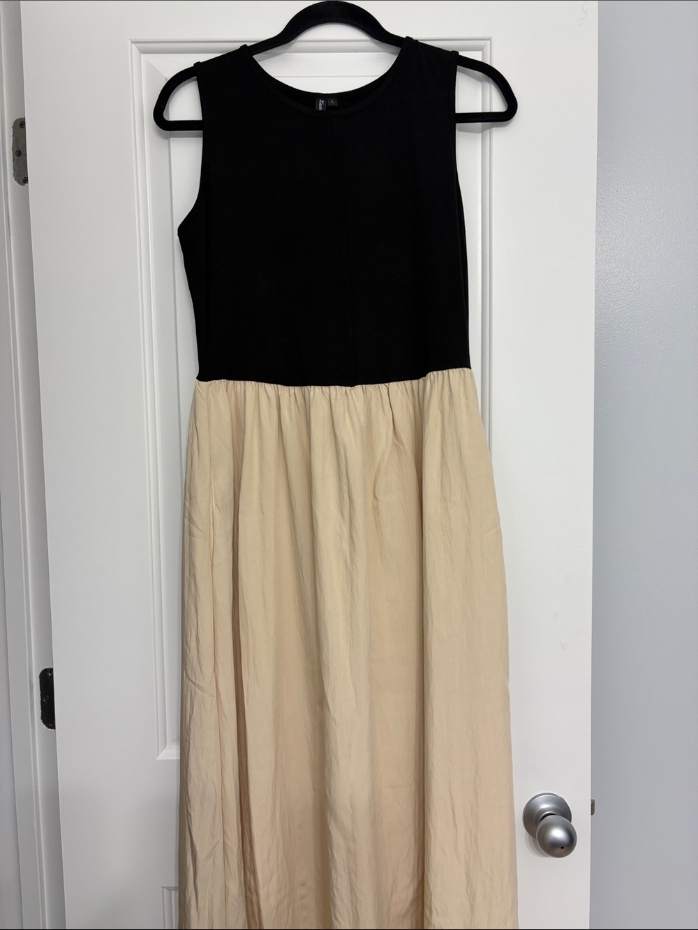 Black & Beige Sleeveless Maxi Dress